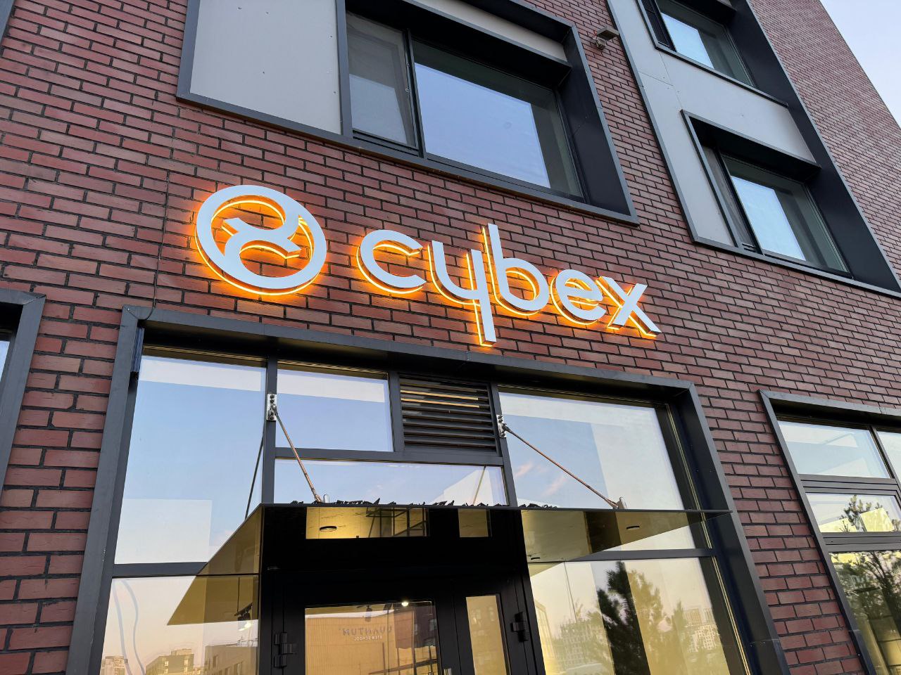 Cybex